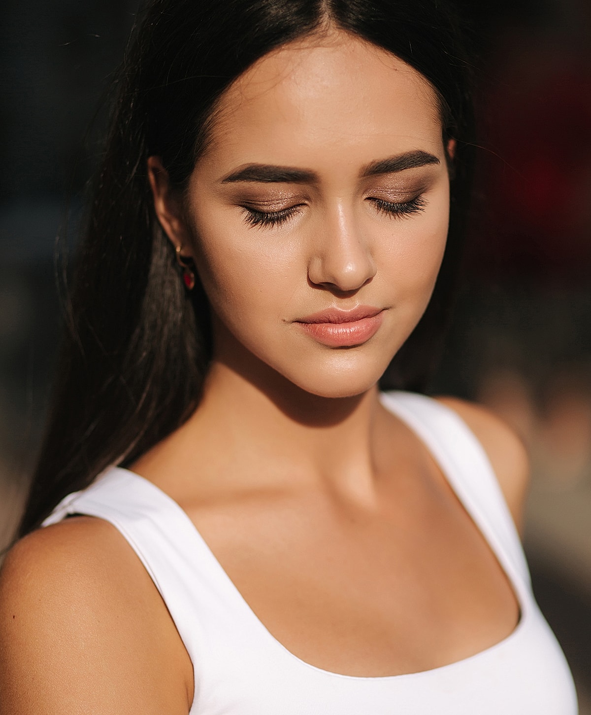 Woman with closed eyes in natural light.